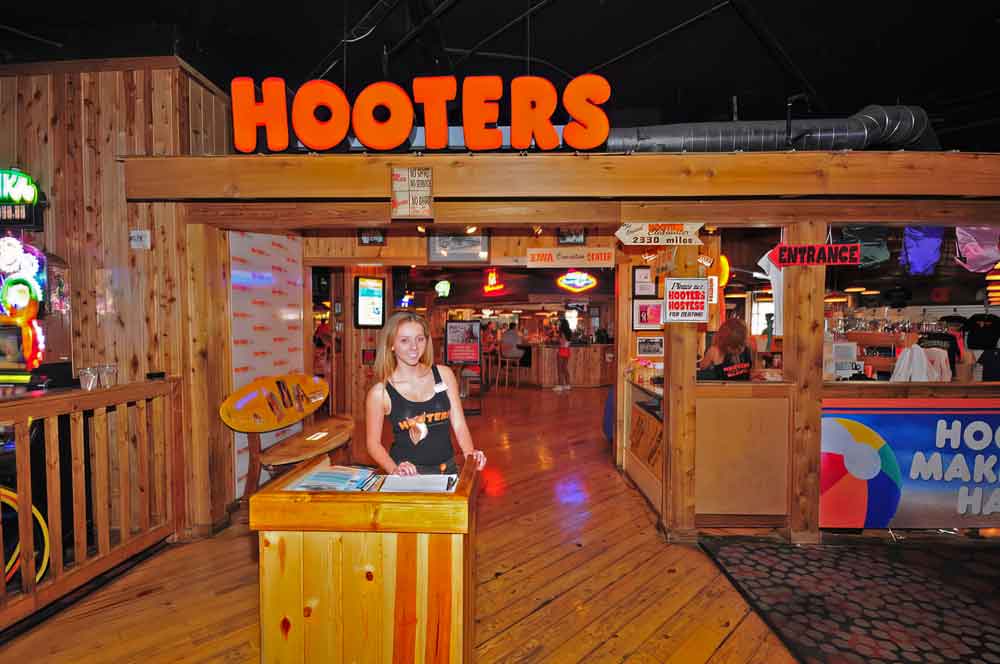 Hooters Tropicana Inside